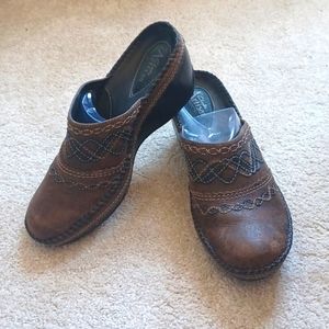 Clarks Artisan Mules Brown Leather Embroidered Wedge clog Heels Womens 7.5 (#5)